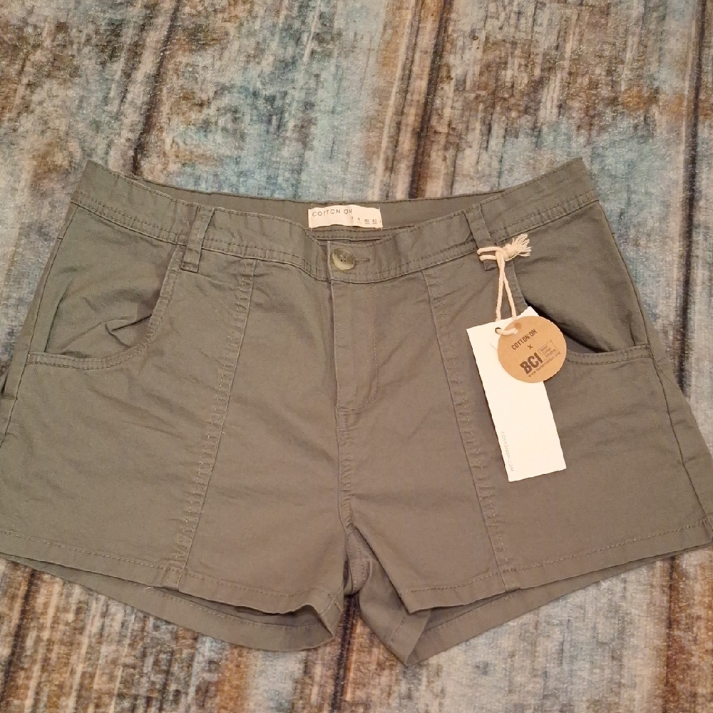 Cotton On Sage Green Cargo Shorts. NWT Excellent Condition Size 8